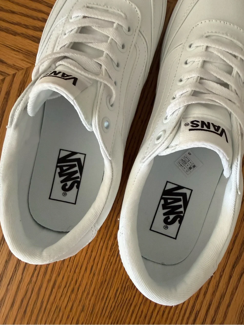 VANS Brooklyn Sneakers - White Canvas